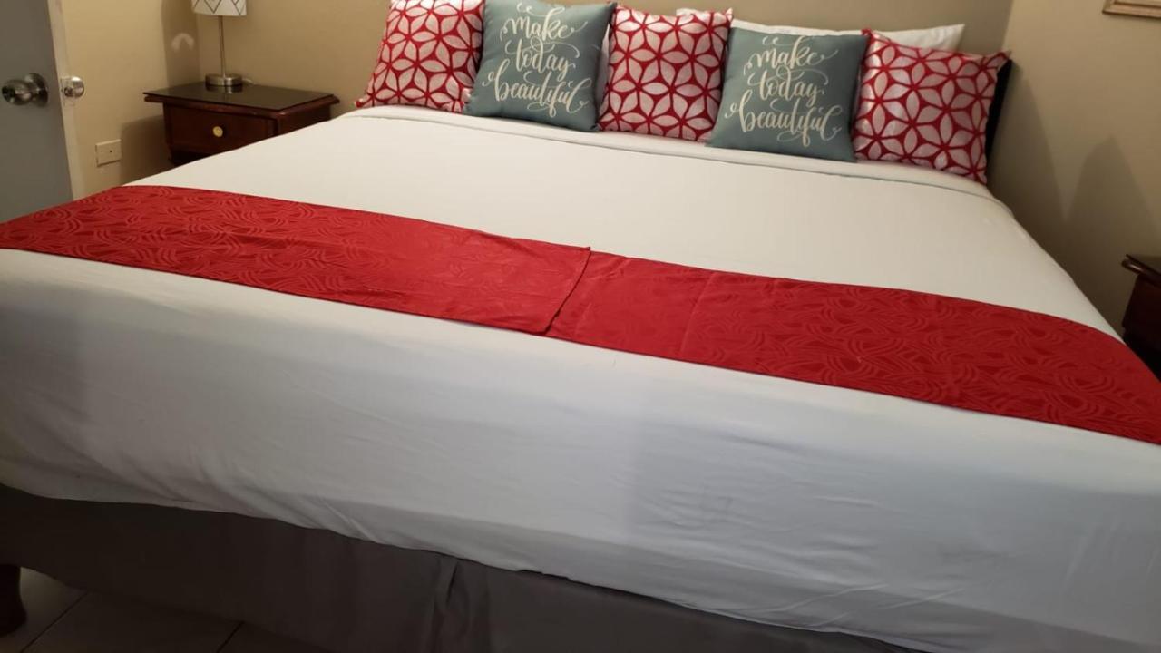 Rosi Ocean Sand Hotel Apt Ocho Rios Luaran gambar