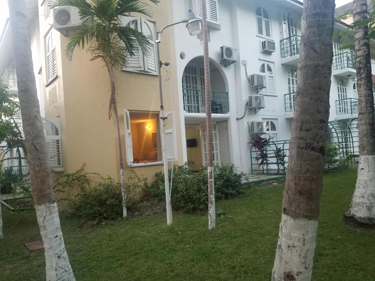 Rosi Ocean Sand Hotel Apt Ocho Rios Luaran gambar