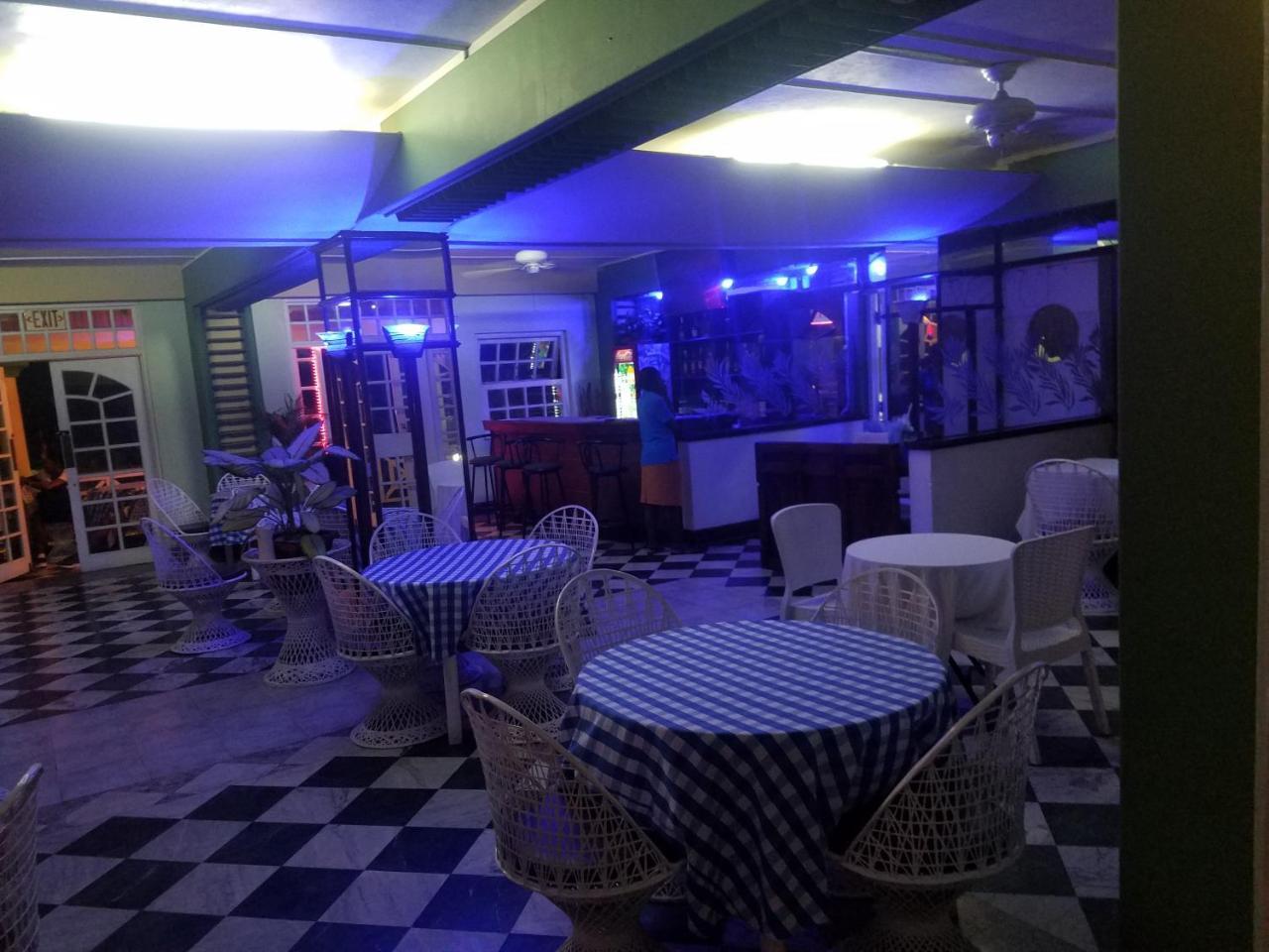 Rosi Ocean Sand Hotel Apt Ocho Rios Luaran gambar
