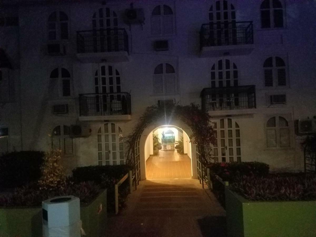 Rosi Ocean Sand Hotel Apt Ocho Rios Luaran gambar